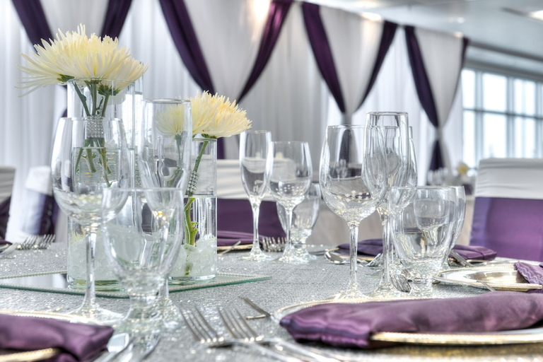 Food & Drinks 5, Applause Hotel by CLIQUE, Division No. 6