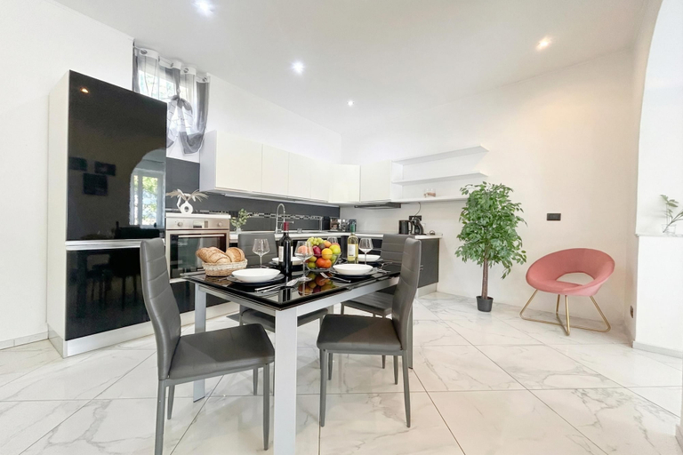 Dining 5, Cianta - Apartment With Terrace and Parking, Savona