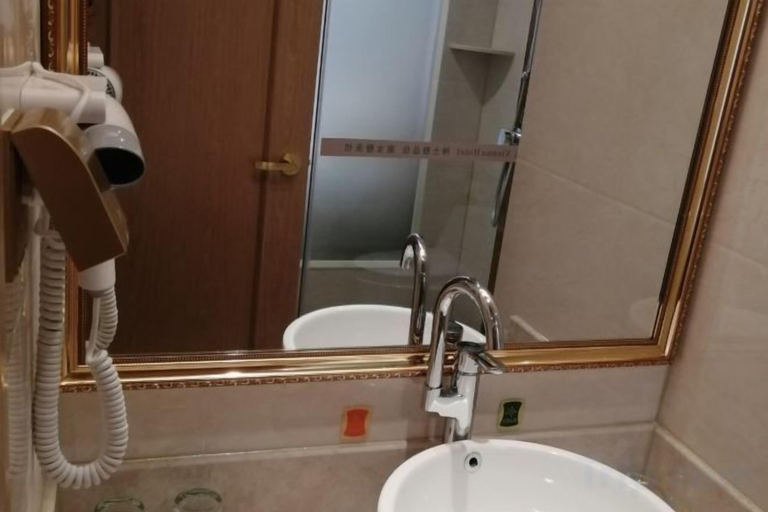 Bathroom 3, Vienna Hotel (Yangshuo West Street Qianguqing Branch), Guilin