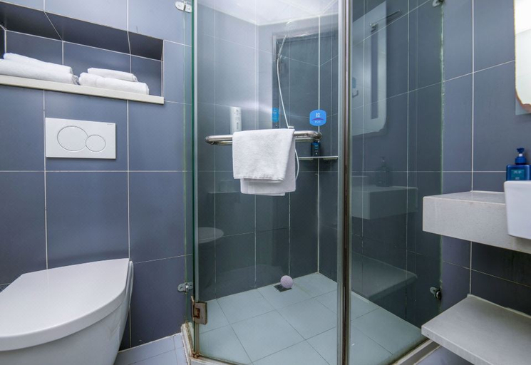 Bathroom 3, HanTing Hotel (Beijing Jiugong), Beijing