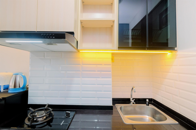 Private kitchen 3, Simple Look Studio Transpark Cibubur Apartment, Depok