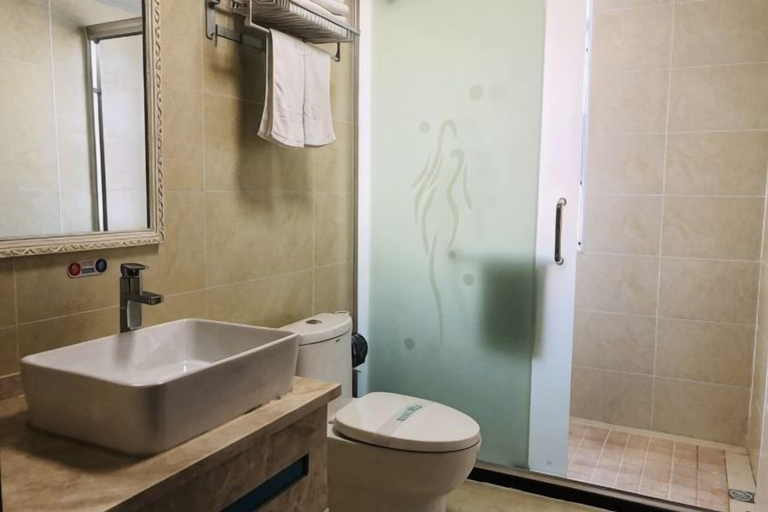 Bathroom 4, New Beacon International Hotel (Luotian Tashanhu Park), Huanggang