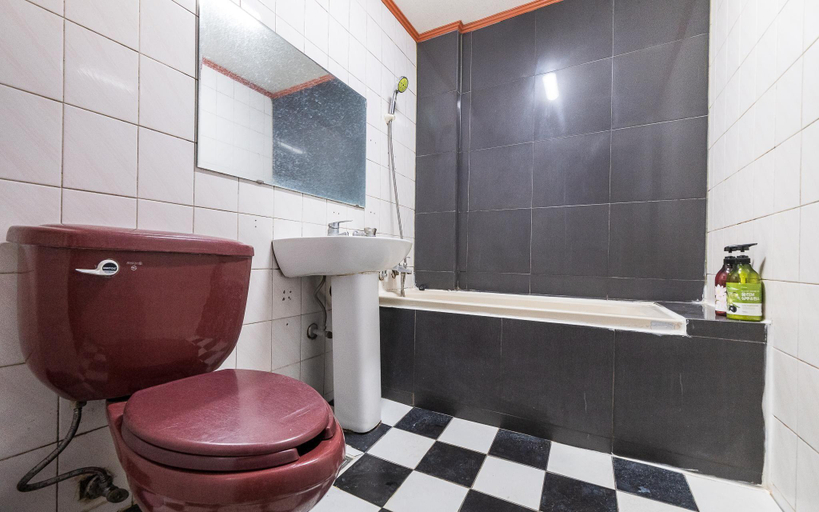 Bathroom 5, Gimje Top, Gimje