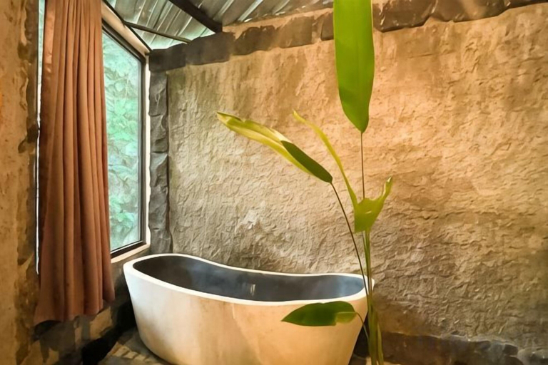 Bathroom, Villa Kamar Tamu Selomartani, Sleman