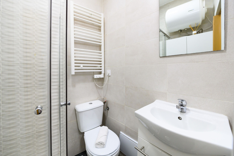 Room 2, M Esa80e Piso en el Centro de Madrid - Malasa a, Madrid