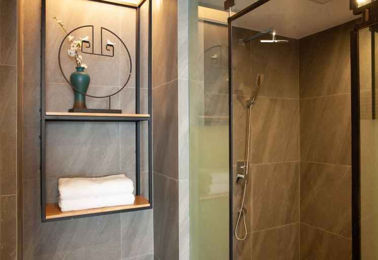 Bathroom 3, Xipan Hotel, Enshi Tujia and Miao