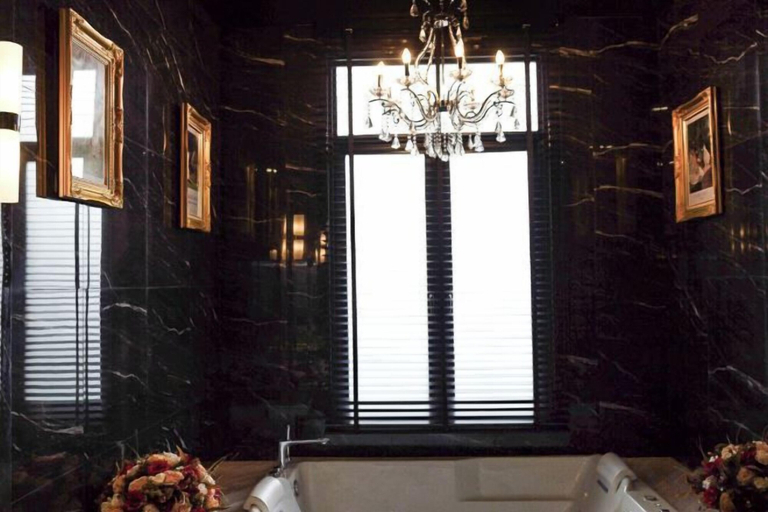 Bathroom 4, The Black Kingdom - The Black Kingdom, Bang Plad