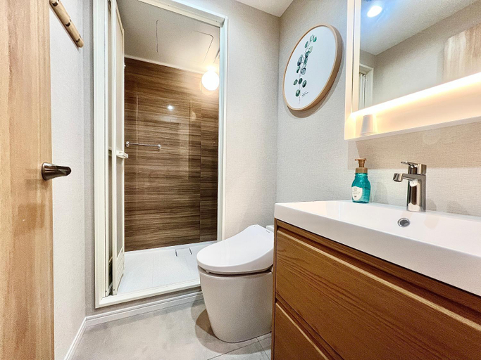 Bathroom 3, 东京上野超级中心 设计师房间Yaob 上野公园3分钟 车站1分钟 超级繁华 免费wifi 戴森吹风, Taitō