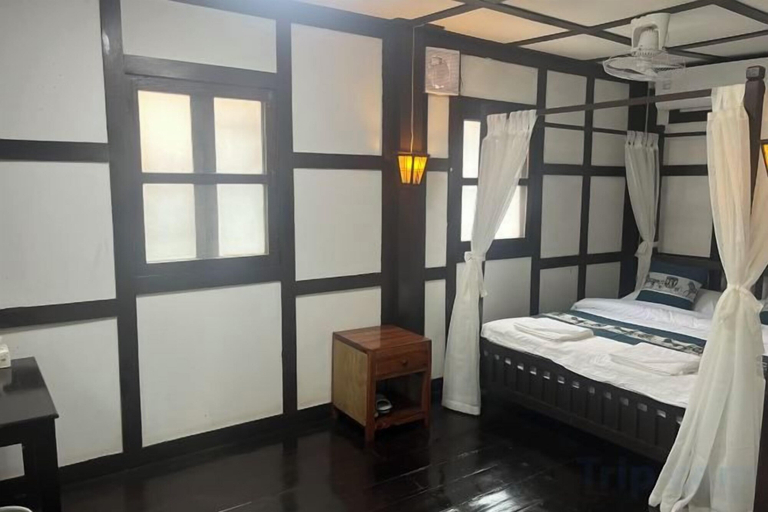 Room 2, Manotemple Guesthouse, Luang Prabang