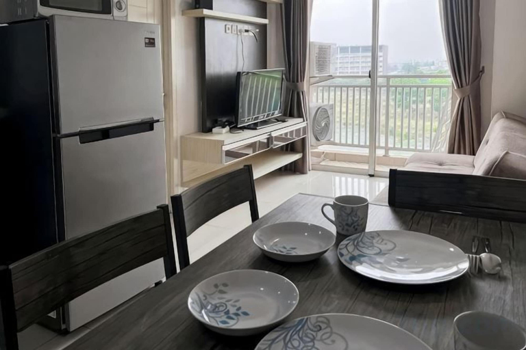 Living area 2, MODERn Trivium Apt 1BR w/ Wi-Fi, Pool & Gym, Cikarang