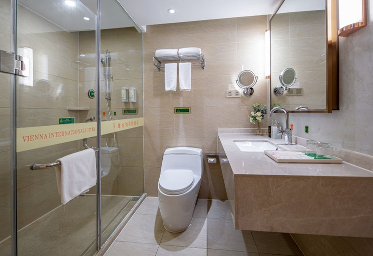 Bathroom 3, Vienna International Hotel Guangxi Baise Debao Commercial Center, Baise