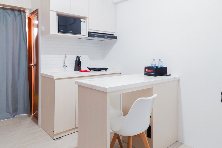 Private kitchen 4, Comfort And Modern Look 2Br Loftvilles City Apartment, South Tangerang