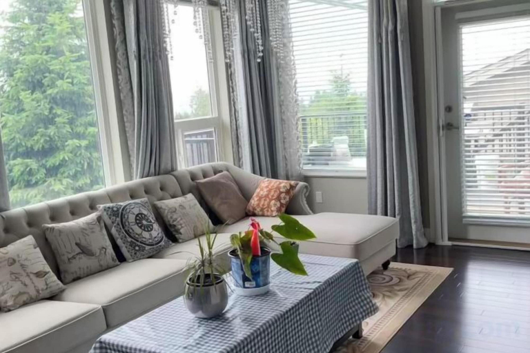 Others 4, Derbyshire House Coquitlam Quiet, Clean & Comfortable · Free Parking, Greater Vancouver