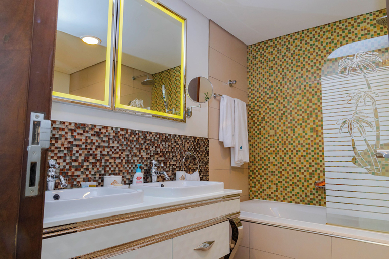 Bathroom, Bloomfields Grandeur 3BR in Wave Tower, Abu Dhabi City