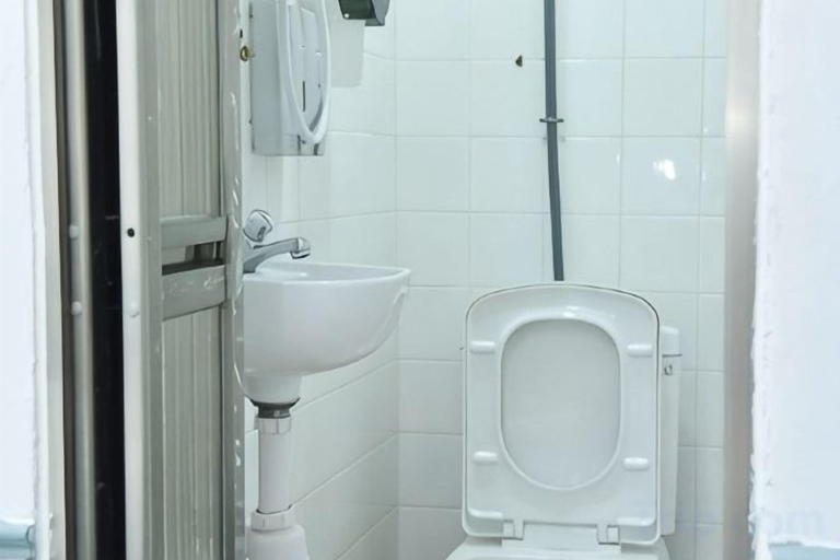 Bathroom 3, Wing Lee Guest House, Kowloon