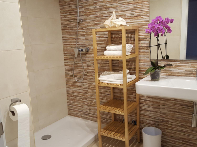 Bathroom 3, Mandala apARTments, confort y encanto a pie playa, Tarragona