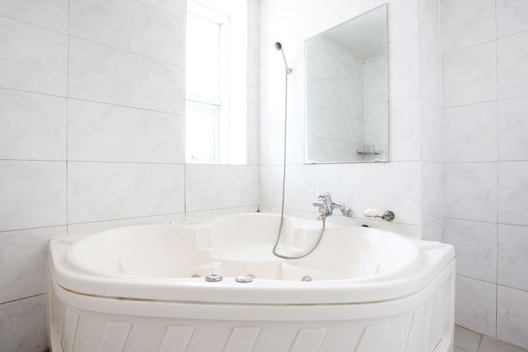 Bathroom 2, Luxury Hotel Osan, Pyeongtaek