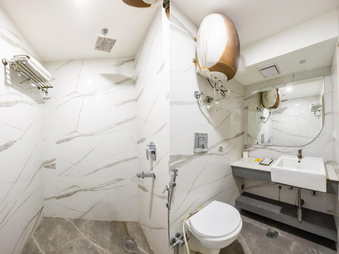 Bathroom 4, HOTEL OPERA MANAGED BY ZENITH HOTELS, Delhi