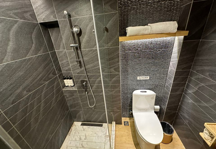 Bathroom 3, Jianguo HIDDEN Hotel Shanghai Lujiazui Expo Center Qiantan, Shanghai