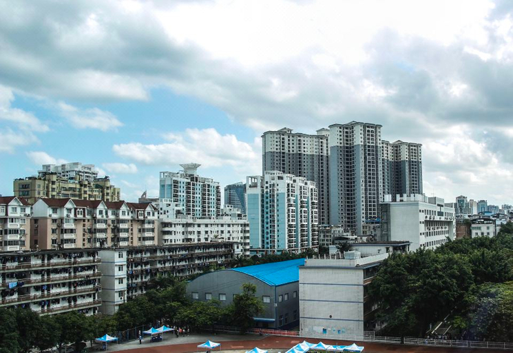 Exterior & Views