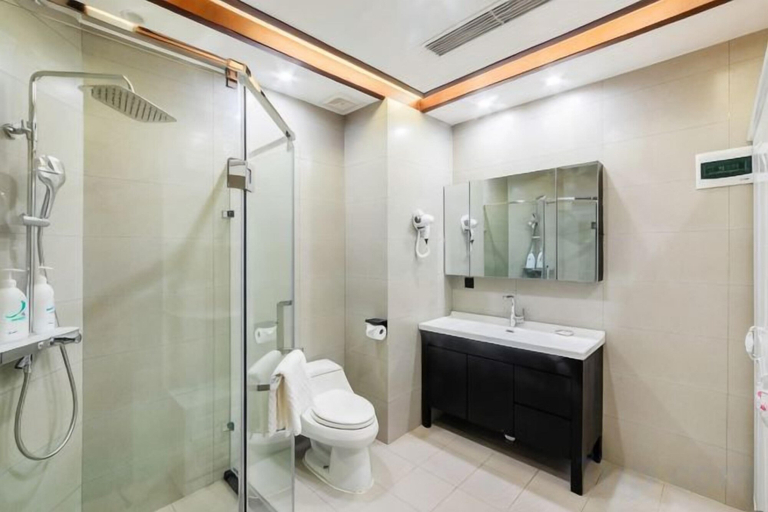 Bathroom 4, Shi Mao Garden Hotel, Beijing