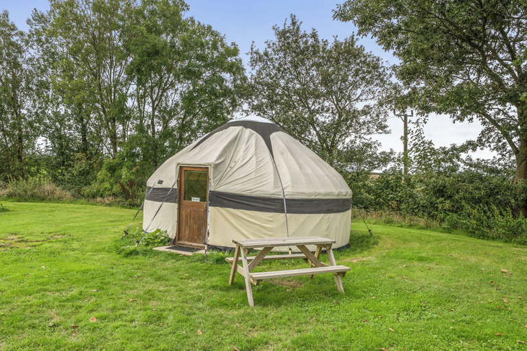 2, Yurt Sleeps 2 - Bbq & Fire Pit - Dogs Welcome, Cornwall