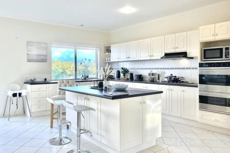 Private kitchen 3, Ocean View Holiday Home Near Beach in Mount Martha, Melbourne