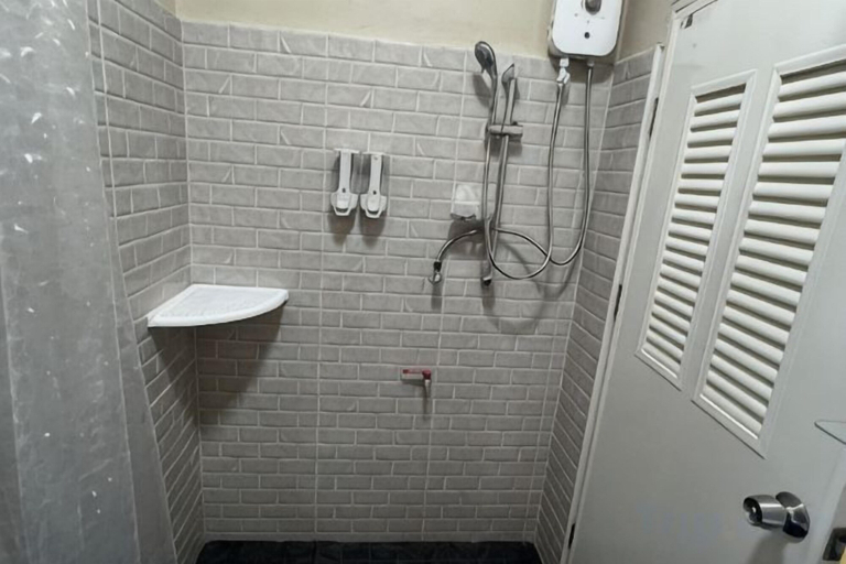 Bathroom 5, Bangwa House - MRT Bangwa Station, Phasi Charoen