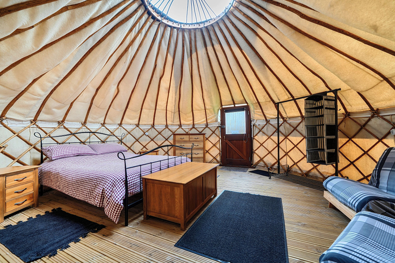 Room 5, Yurt Sleeps 2 - Bbq & Fire Pit - Dogs Welcome, Cornwall