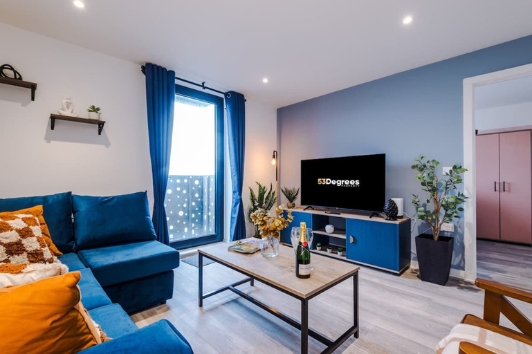 Room 3, NEW Pristine 2-bed Flat Great Location Sleeps 6, Sefton