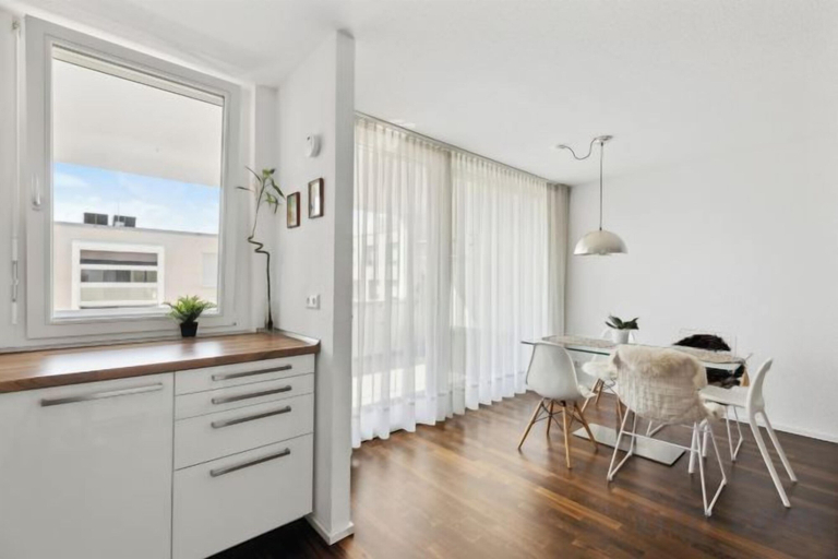 Others 5, EXQUIS 2BR Luxury Apt. ROLF BENZ Parking Centre Kitchen Pick-up Service Airport, Böblingen
