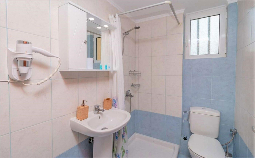 Bathroom, Lagouvardos Apartments, Peloponnese