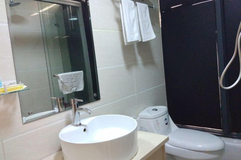 Bathroom 4, Wangpuda Hostel, Shanghai