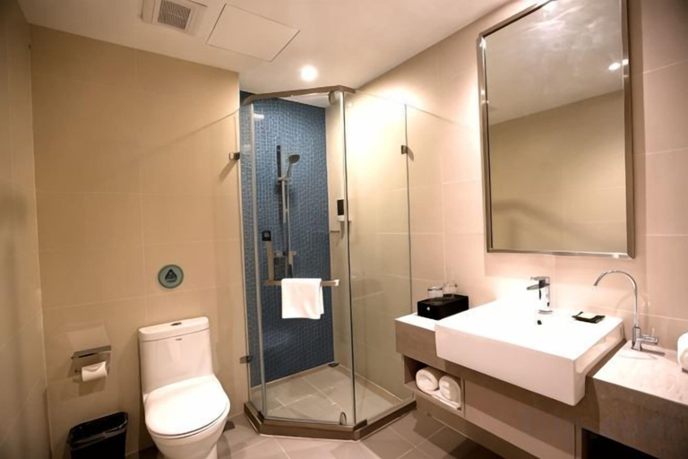 Bathroom 4, Home Inn (Qingdao Shandong University Blue Silicon Valley ), Qingdao