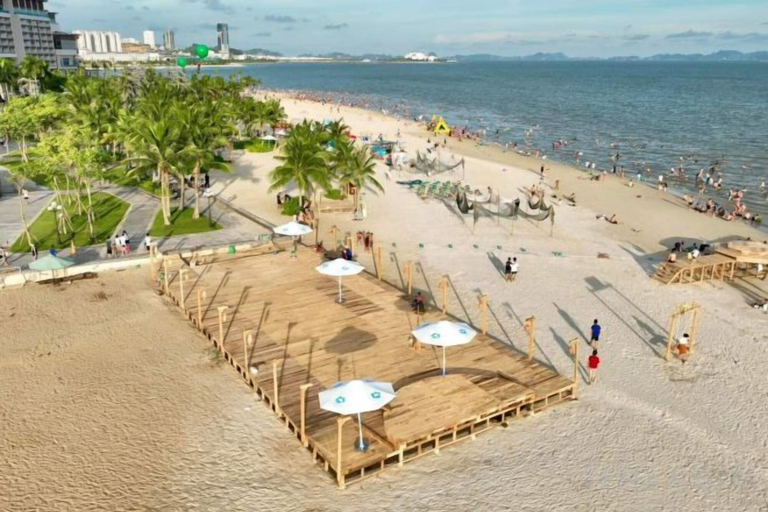Beach 5, A La Carte Ha Long Bay Apartments by Kevin & Anna, Hạ Long