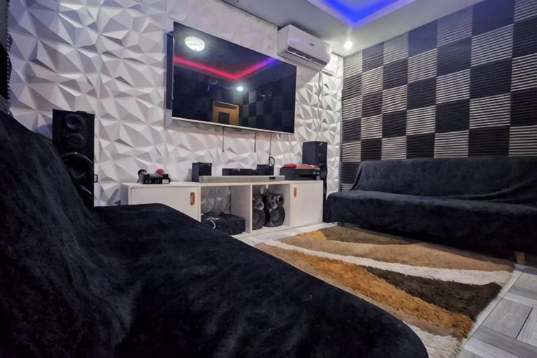 Living area 5, Natural Haven w/ Netflix,Videoke & Alfresco Dining, Dasmariñas