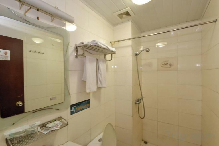 Bathroom 2, Hong Tai Yang Hotel, Taizhou