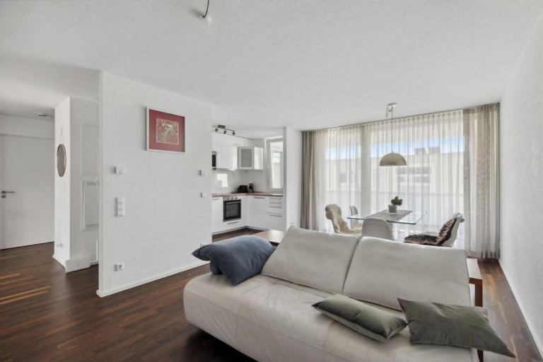 Bedroom 4, EXQUIS 2BR Luxury Apt. ROLF BENZ Parking Centre Kitchen Pick-up Service Airport, Böblingen