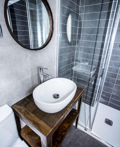 Bathroom 3, Hola Rooms, Madrid