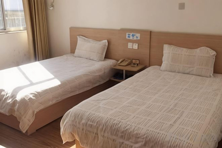 Bedroom 3, Yangguang Express Hotel, Linyi