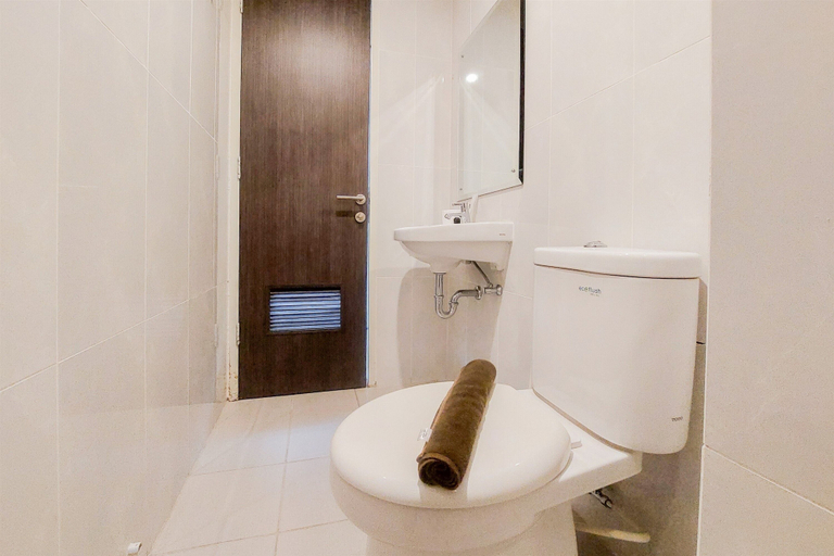 Bathroom 5, Fully Furnished With Cozy Designed 2Br Serpong Garden Apartment, Tangerang