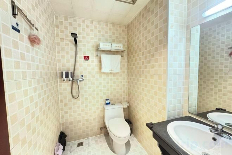 Bathroom 3, Mingya Hotel (Bohai International Plaza), Binzhou