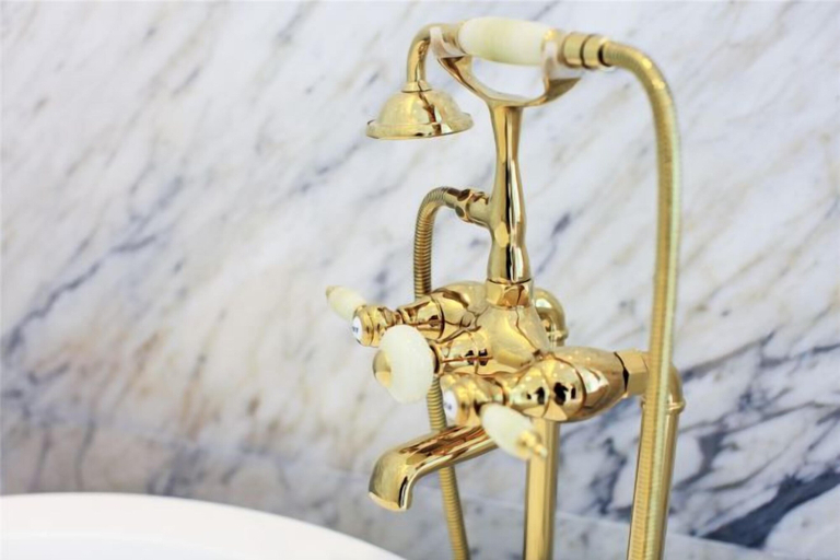 Hand-held showerhead, Yangzhou Rundfel Manor, Yangzhou