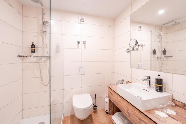 Bathroom 4, H+ Hotel Alpina Garmisch-Partenkirchen, Garmisch-Partenkirchen