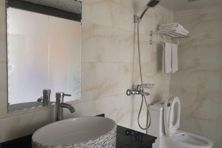 Bathroom 4, Xingsheng Hostel, Shanghai