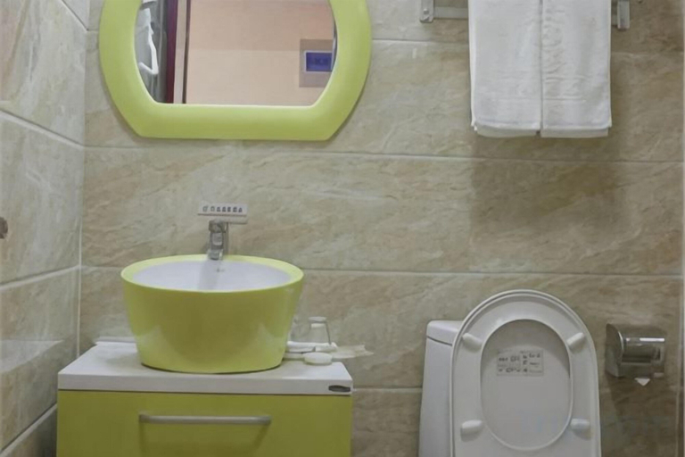 Bathroom 3, Super 8 Feixian New Bus Station Yinyuan Jiaju Square, Linyi