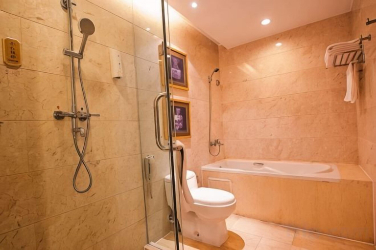 Bathroom 3, Jinan Zhangqiu Inzone Garland Hotel, Jinan