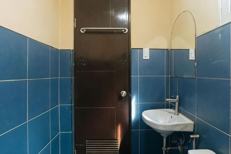 Bathroom 5, RedDoorz @ MUBG Apartelle near Baclaran Church, Parañaque