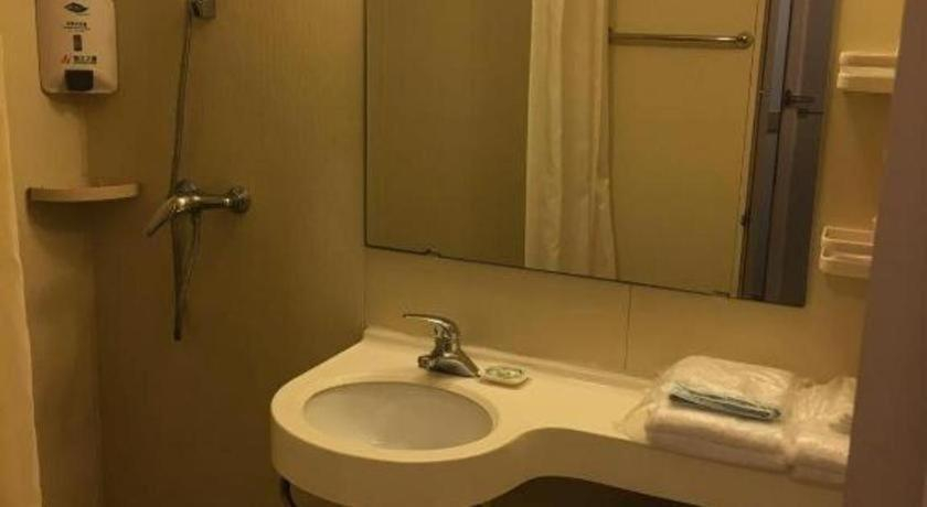 Bathroom 4, Jinjiang Inn Shanghai Expo Park Pusan Rd, Shanghai