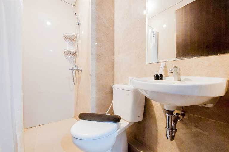 Bathroom 4, Best Price And Homey 2Br At Transpark Bintaro Apartment, South Tangerang